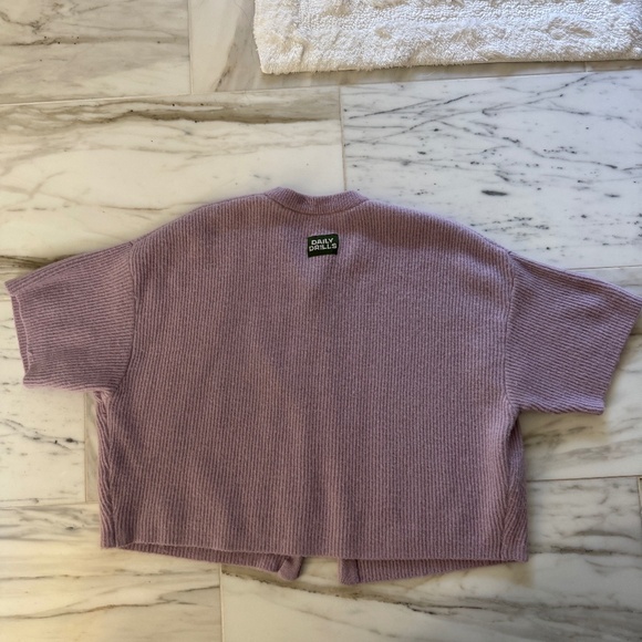 Daily Drills Lavender  single button short Sleeve sweater M/L - Picture 2 of 7